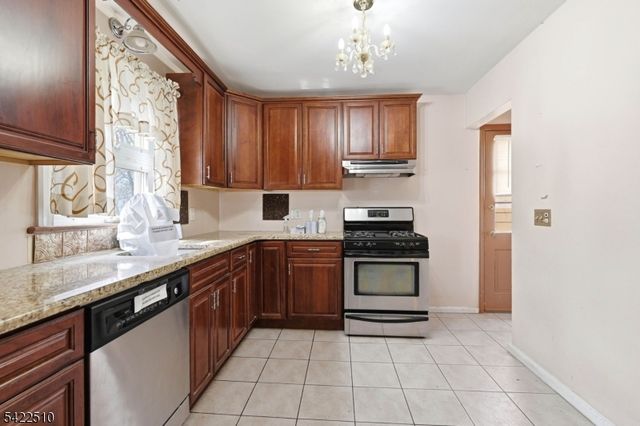 25 Hillside Ter, Livingston Twp., NJ 07039