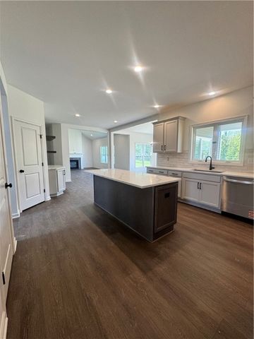 1548 Osburn Ln Lane, Farmington, NY 14425