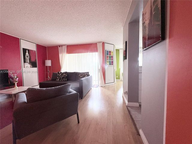 929 Coral Club Dr 929, Coral Springs, FL 33071