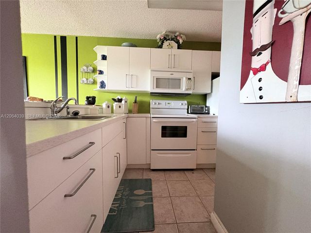 929 Coral Club Dr 929, Coral Springs, FL 33071