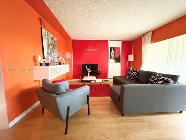 929 Coral Club Dr 929, Coral Springs, FL 33071