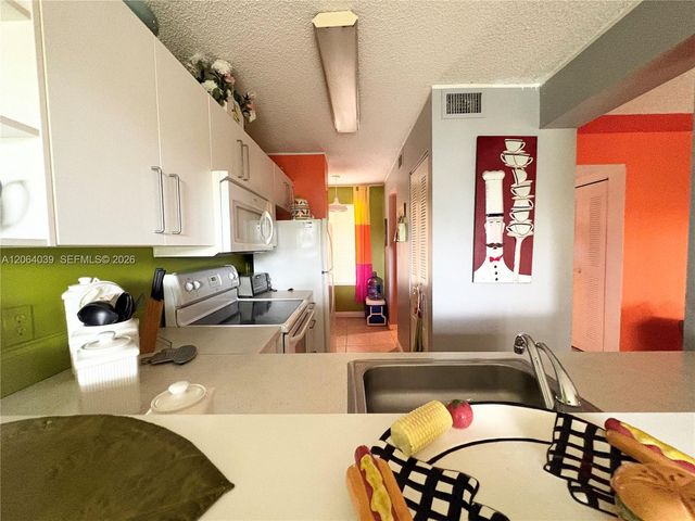 929 Coral Club Dr 929, Coral Springs, FL 33071