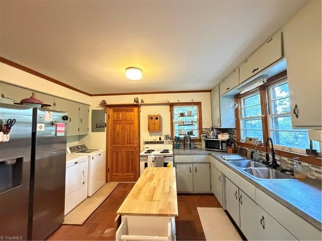 16 Vivian Street, Thomasville, NC 27360