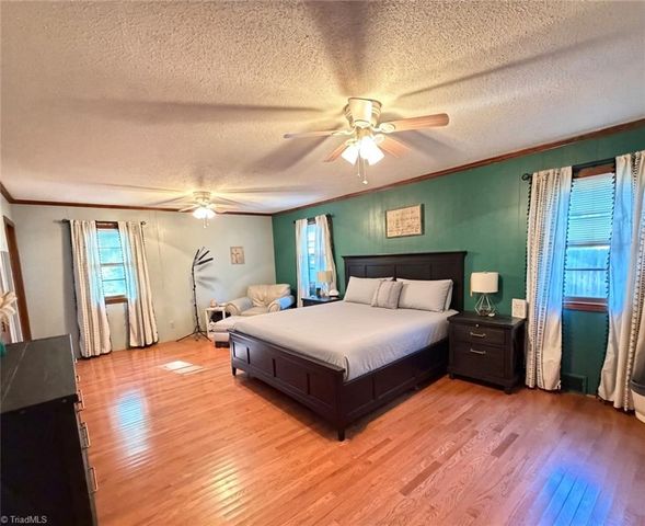 16 Vivian Street, Thomasville, NC 27360