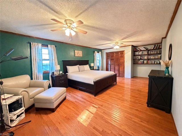 16 Vivian Street, Thomasville, NC 27360