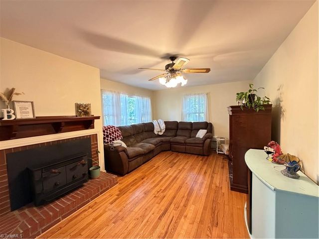 16 Vivian Street, Thomasville, NC 27360