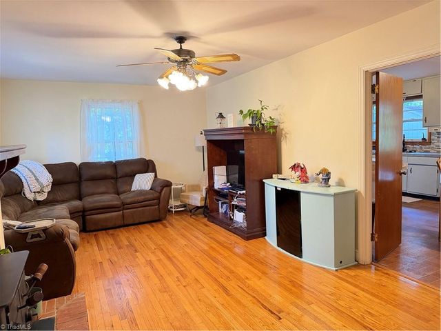 16 Vivian Street, Thomasville, NC 27360