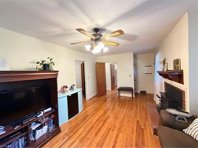 16 Vivian Street, Thomasville, NC 27360