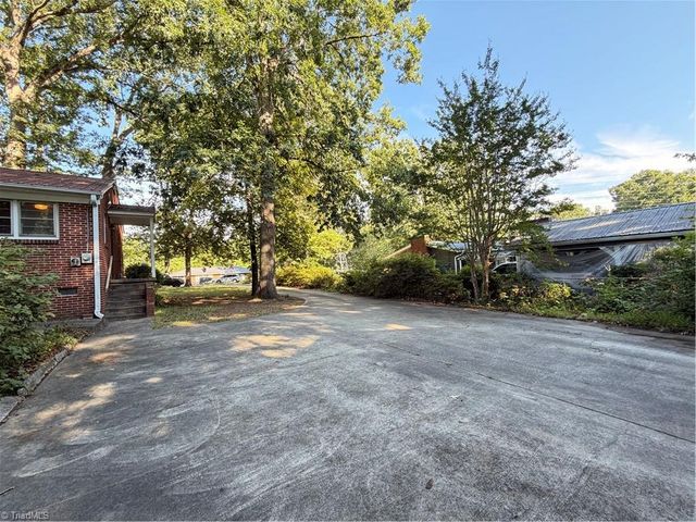 16 Vivian Street, Thomasville, NC 27360