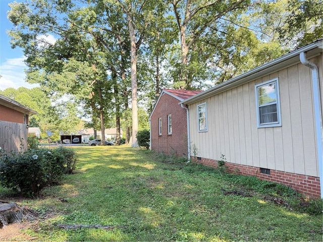 16 Vivian Street, Thomasville, NC 27360