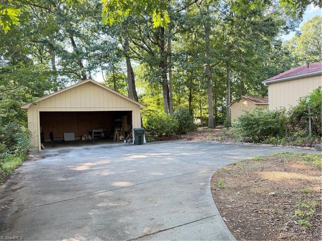 16 Vivian Street, Thomasville, NC 27360