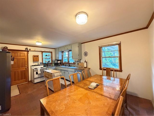16 Vivian Street, Thomasville, NC 27360