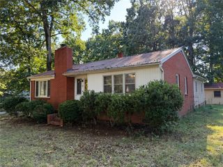 16 Vivian Street, Thomasville, NC 27360