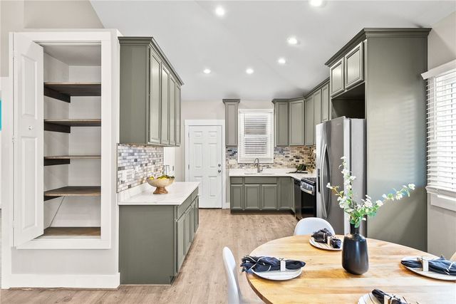 2652 Ivyglen St, Overbrook, PA 15227