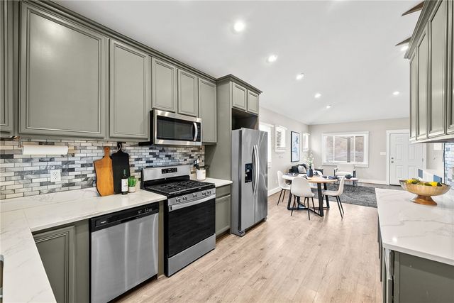 2652 Ivyglen St, Overbrook, PA 15227