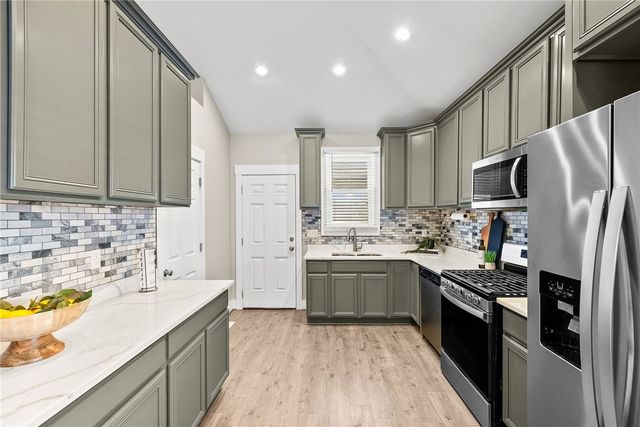 2652 Ivyglen St, Overbrook, PA 15227