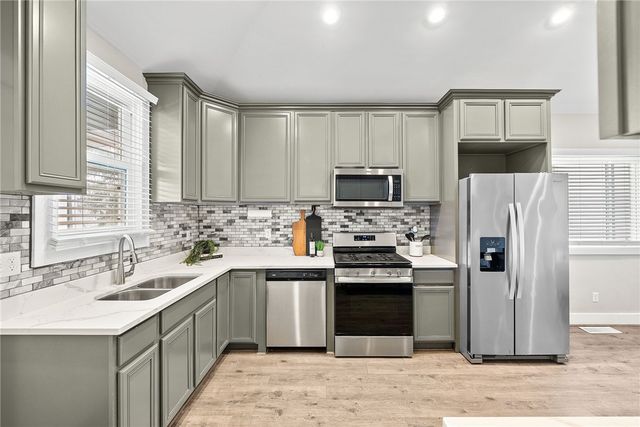 2652 Ivyglen St, Overbrook, PA 15227