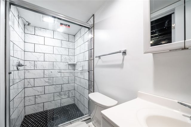 2652 Ivyglen St, Overbrook, PA 15227