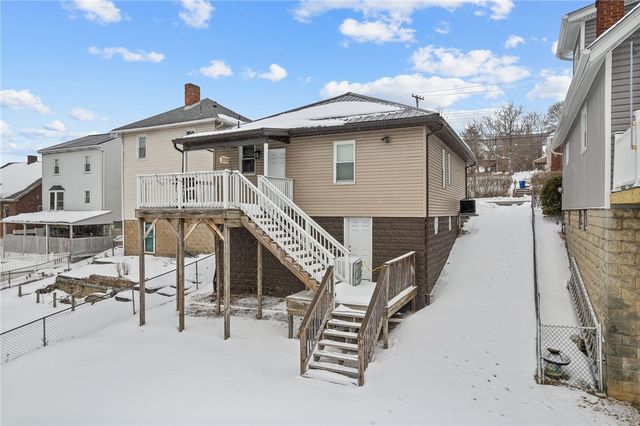 2652 Ivyglen St, Overbrook, PA 15227