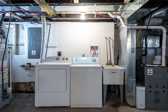 2652 Ivyglen St, Overbrook, PA 15227