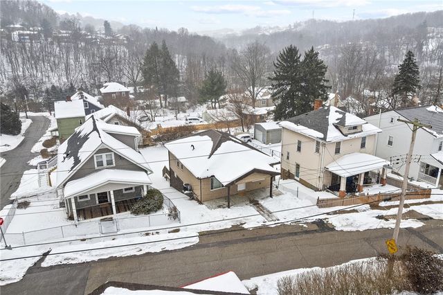 2652 Ivyglen St, Overbrook, PA 15227