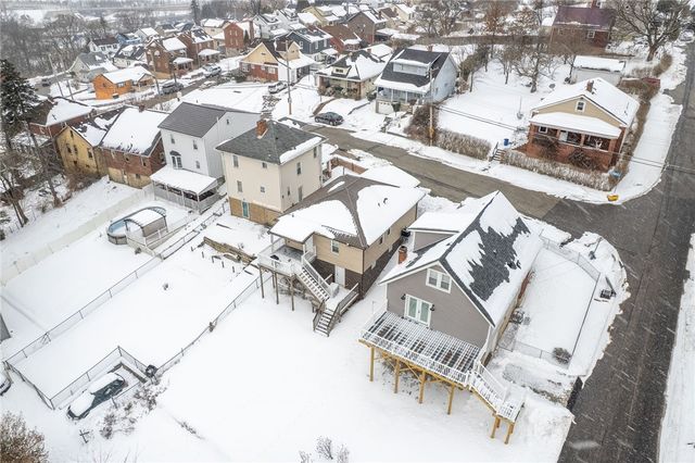 2652 Ivyglen St, Overbrook, PA 15227