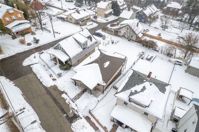 2652 Ivyglen St, Overbrook, PA 15227