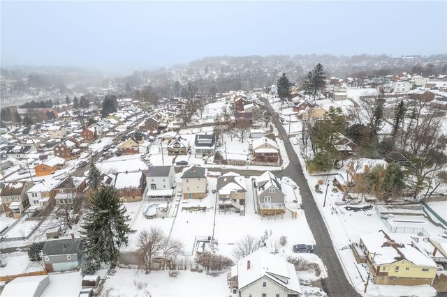 2652 Ivyglen St, Overbrook, PA 15227