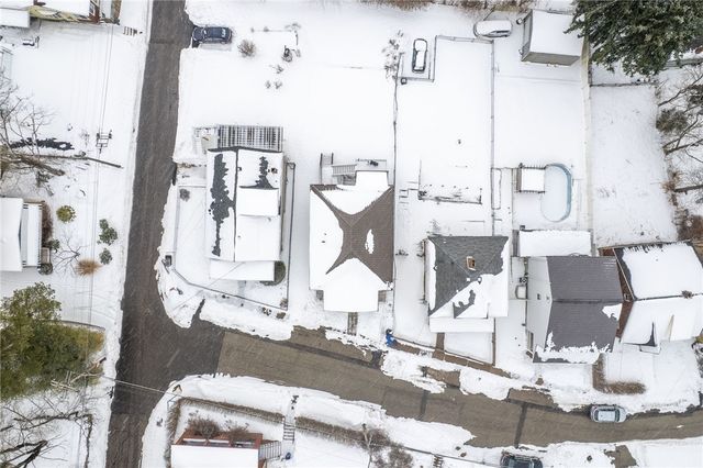 2652 Ivyglen St, Overbrook, PA 15227