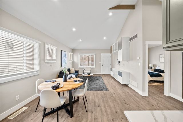 2652 Ivyglen St, Overbrook, PA 15227