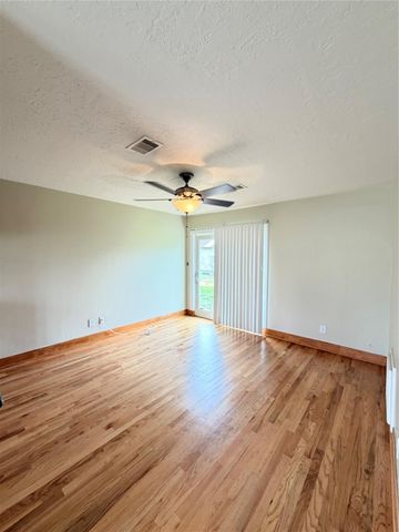 10319 Dunvegan Way, Houston, TX 77013