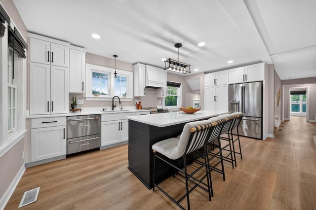 5301 Ewing Avenue S, Minneapolis, MN 55410