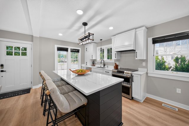5301 Ewing Avenue S, Minneapolis, MN 55410