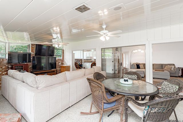 9524 E Van Pl, Baton Rouge, LA 70815