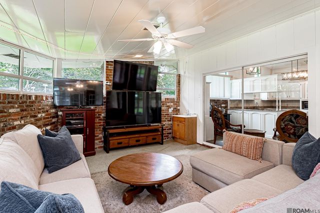 9524 E Van Pl, Baton Rouge, LA 70815