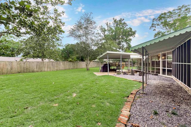 9524 E Van Pl, Baton Rouge, LA 70815