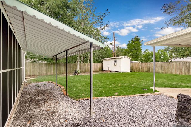 9524 E Van Pl, Baton Rouge, LA 70815