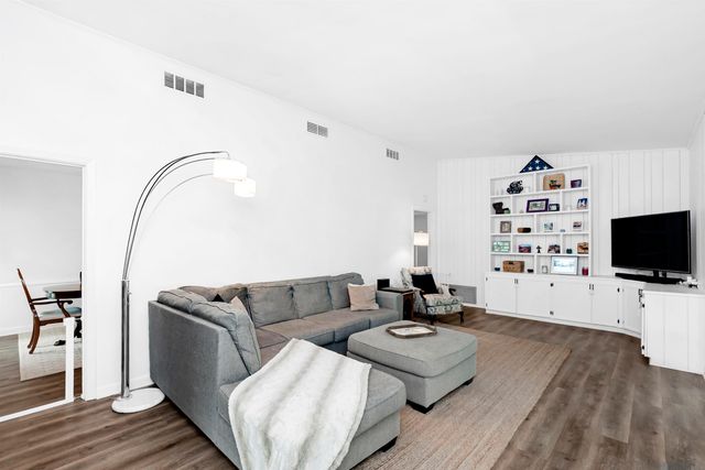 9524 E Van Pl, Baton Rouge, LA 70815