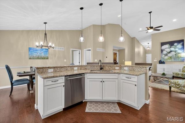 16129 Amber Vista Drive, Ellisville, MO 63021