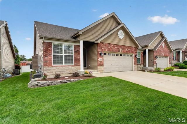 16129 Amber Vista Drive, Ellisville, MO 63021