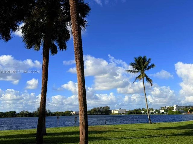 15515 N Miami Lakeway N 202-11, Miami Lakes, FL 33014