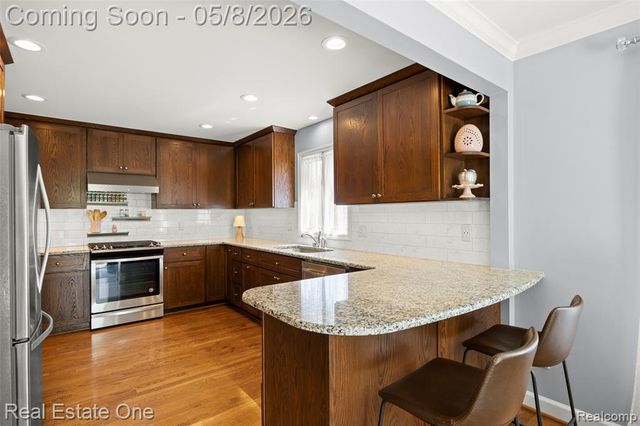 2527 Munster Road, Rochester Hills, MI 48309