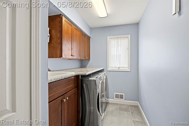 2527 Munster Road, Rochester Hills, MI 48309