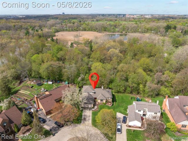 2527 Munster Road, Rochester Hills, MI 48309