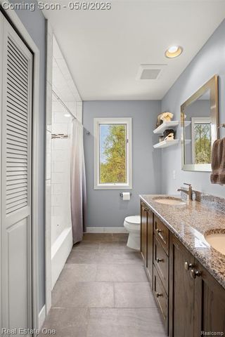 2527 Munster Road, Rochester Hills, MI 48309