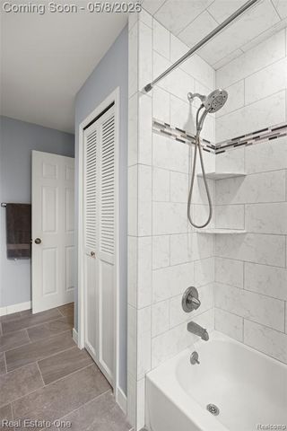 2527 Munster Road, Rochester Hills, MI 48309