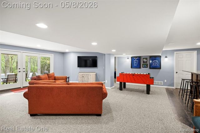 2527 Munster Road, Rochester Hills, MI 48309