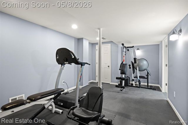 2527 Munster Road, Rochester Hills, MI 48309