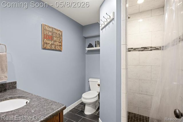 2527 Munster Road, Rochester Hills, MI 48309