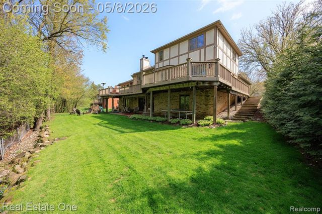 2527 Munster Road, Rochester Hills, MI 48309